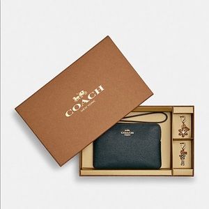 Coach Boxed Corner Zip Wristlet